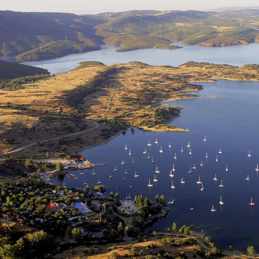 El Lago Cervera de Buitrago Extérieur photo